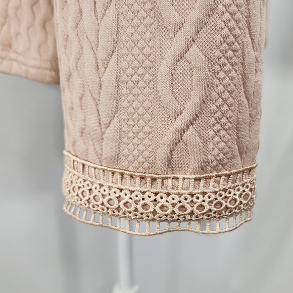 Liofoer Beige & Cream Lace Accent Neckline & Cuffs V Neck Textured Top Sz Large - Picture 4 of 6